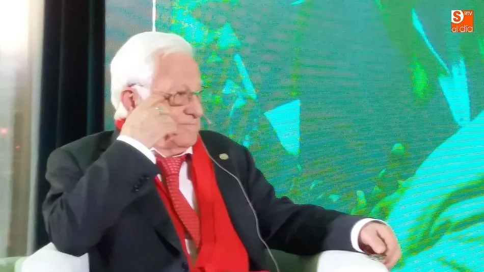 El Padre Ángel durante su intervención en el V Foro Joven Castilla y León/ RMG
