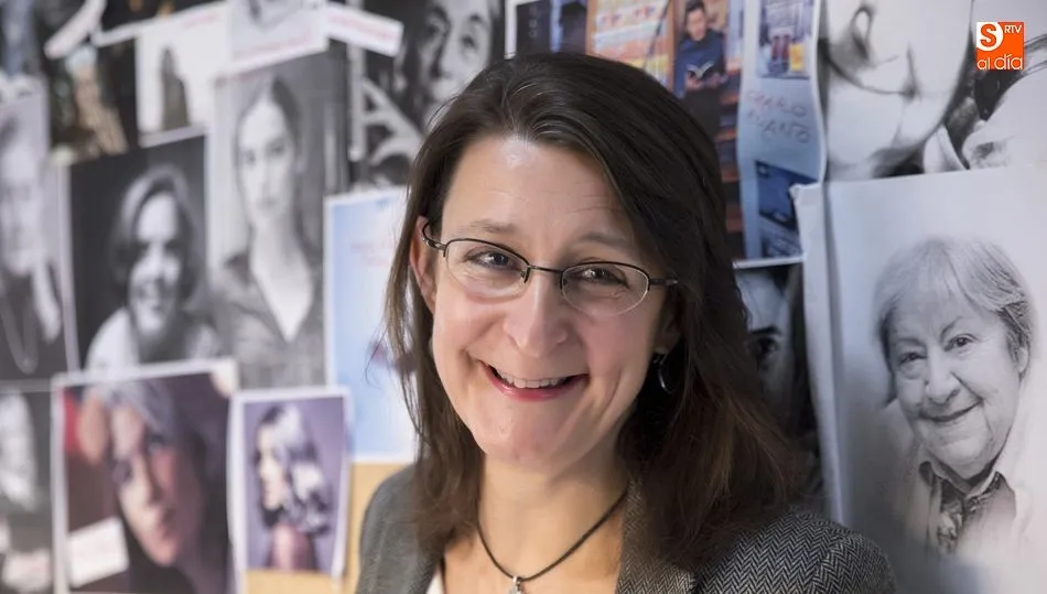 Charo Alonso presenta el día 9 en la Feria del Libro Retazos al natural, su primer libro de relatos / CARMEN BORREGO