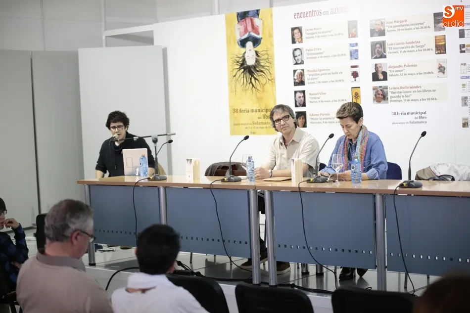 Los autores, durante la presentación.