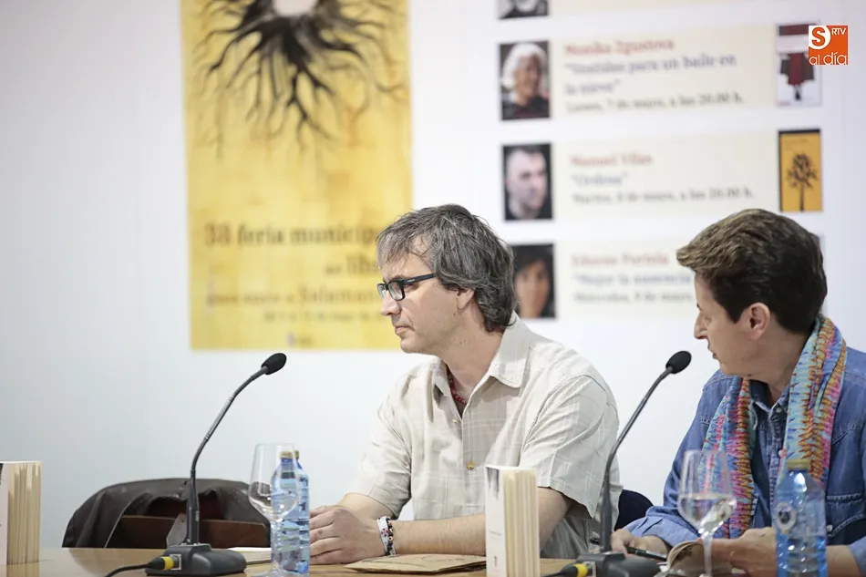 Foto 8 - &lsquo;Y si la noche espera&rsquo;, im&aacute;genes, poemas y m&uacute;sica en la Feria del Libro