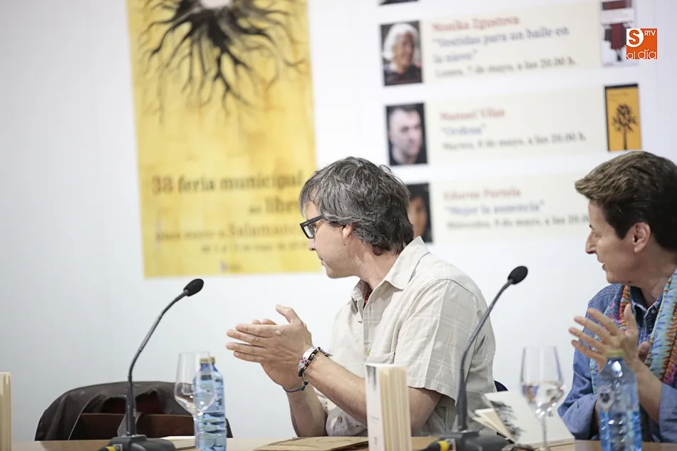 Foto 6 - &lsquo;Y si la noche espera&rsquo;, im&aacute;genes, poemas y m&uacute;sica en la Feria del Libro
