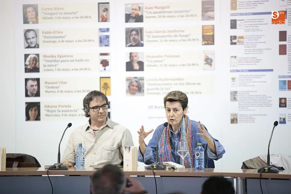 Foto 3 - &lsquo;Y si la noche espera&rsquo;, im&aacute;genes, poemas y m&uacute;sica en la Feria del Libro