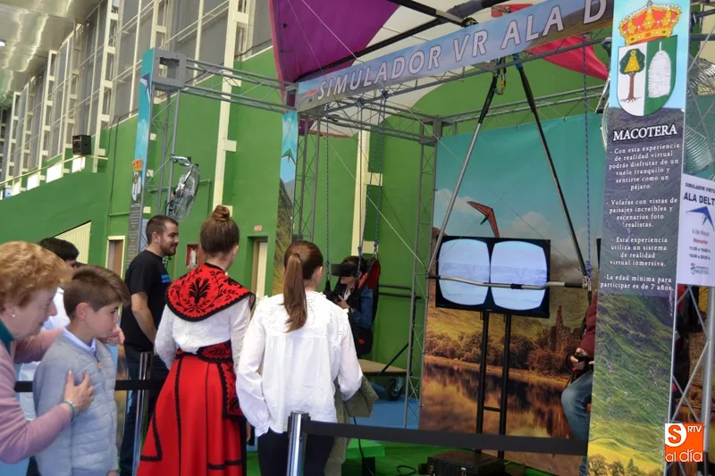 Foto 5 - La XII Feria Agroalimentaria y IV Macoinnova de Macotera se sit&uacute;a como referente con lleno total...