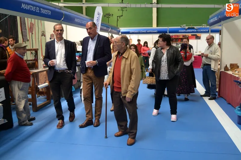 Foto 3 - La XII Feria Agroalimentaria y IV Macoinnova de Macotera se sit&uacute;a como referente con lleno total...