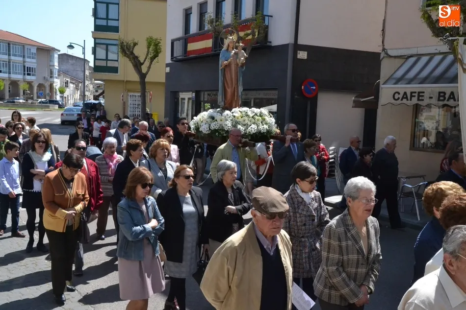La Virgen de los Remedios recorre las calles de San Cristóbal en el Día de la Madre  
