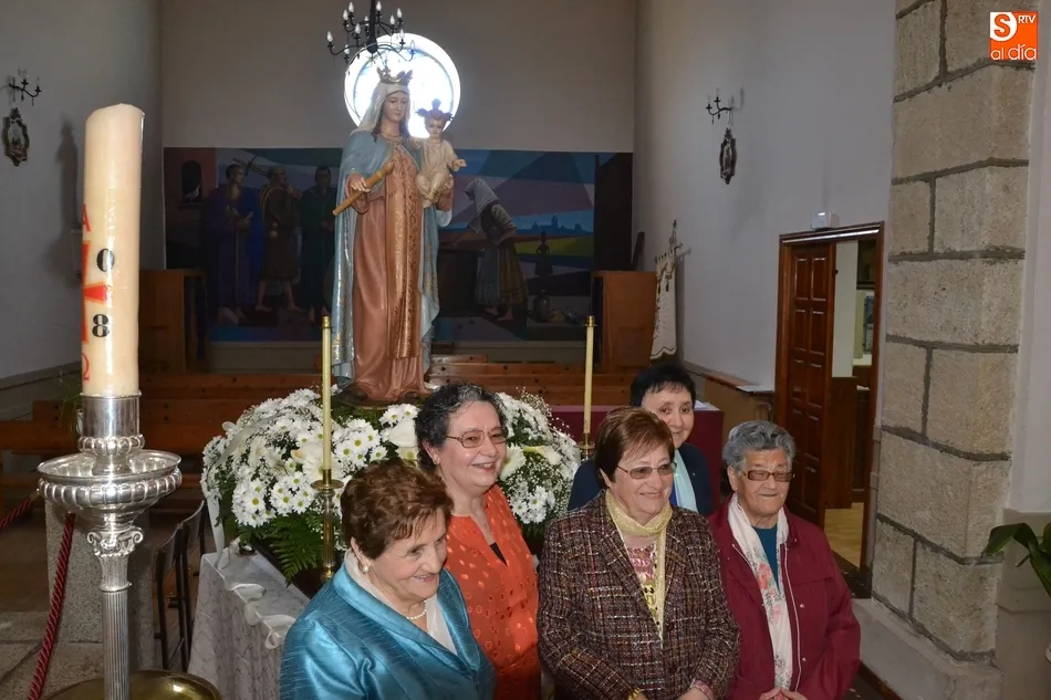 Foto 5 - La Virgen de los Remedios recorre las calles de San Crist&oacute;bal en el D&iacute;a de la Madre  