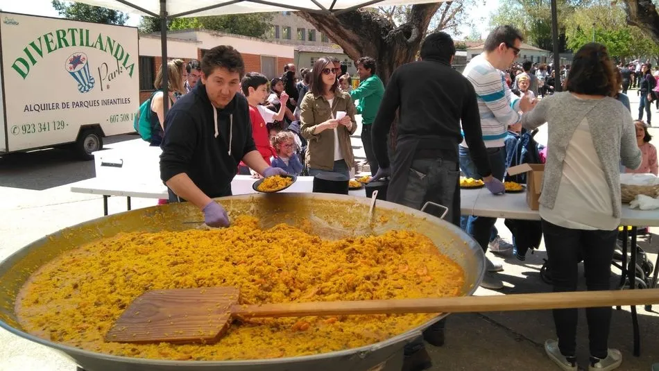 Paella en el Día de la Familia en Teresianas