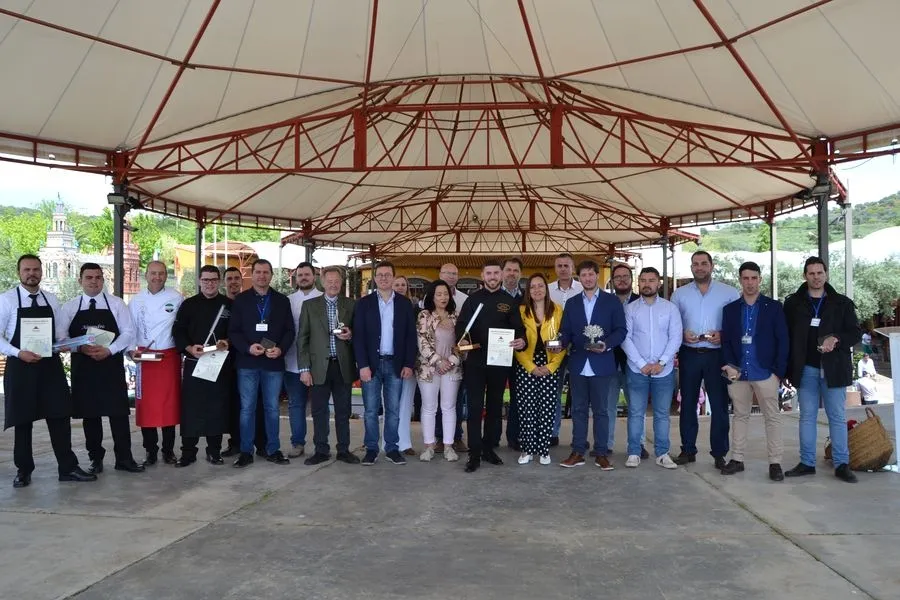 Foto 9 - 200 personas se unen a la fiesta del D&iacute;a de la Familia en Teresianas  