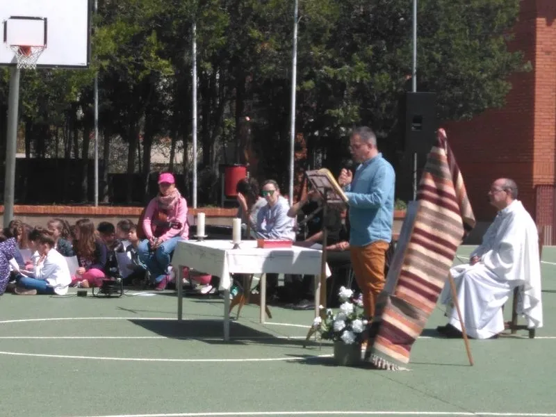 Foto 8 - 200 personas se unen a la fiesta del D&iacute;a de la Familia en Teresianas  