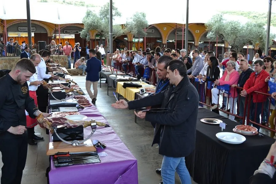 Foto 5 - 200 personas se unen a la fiesta del D&iacute;a de la Familia en Teresianas  