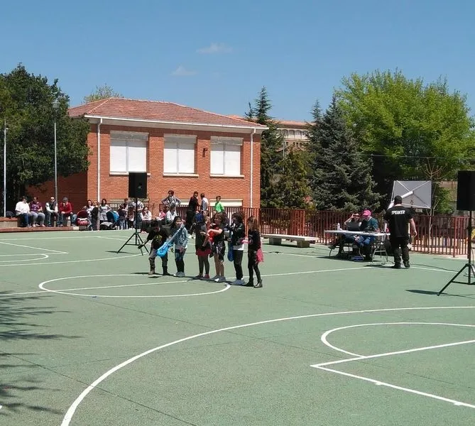 Foto 4 - 200 personas se unen a la fiesta del D&iacute;a de la Familia en Teresianas  