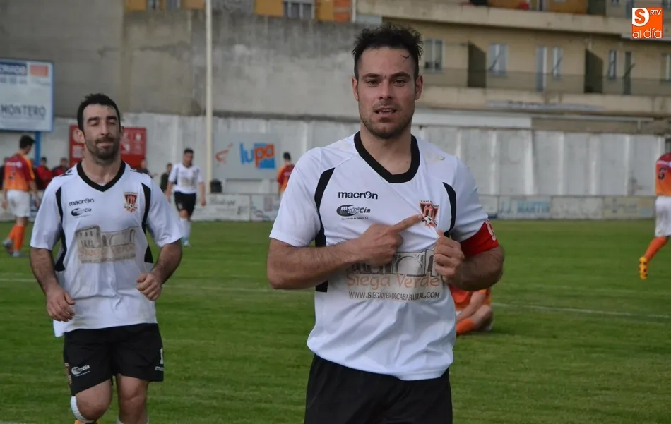 El Ciudad Rodrigo regala a las madres una victoria tras un mes de disgustos  