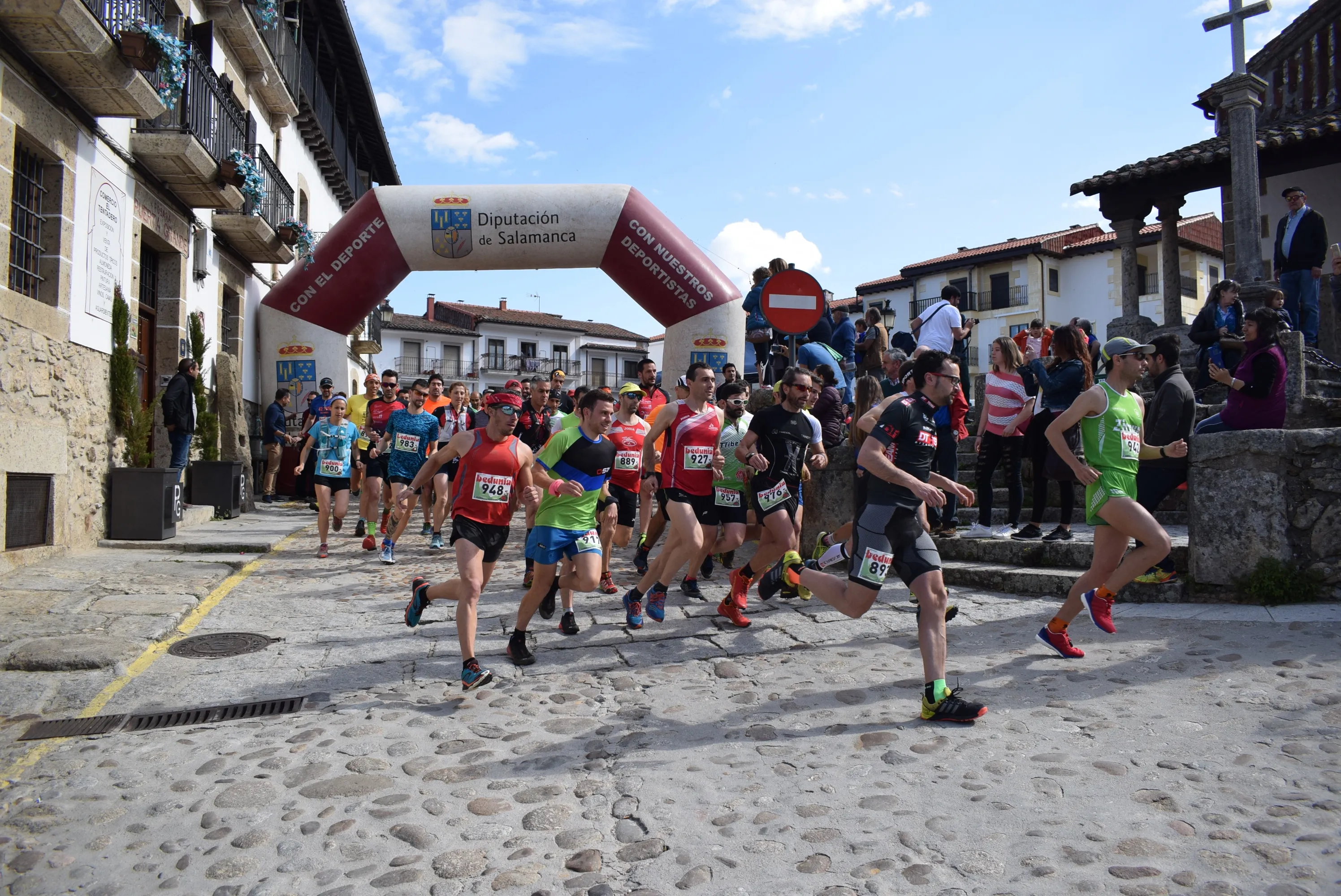 Momento de salida de la Carrera de Media Montaña de Candelario