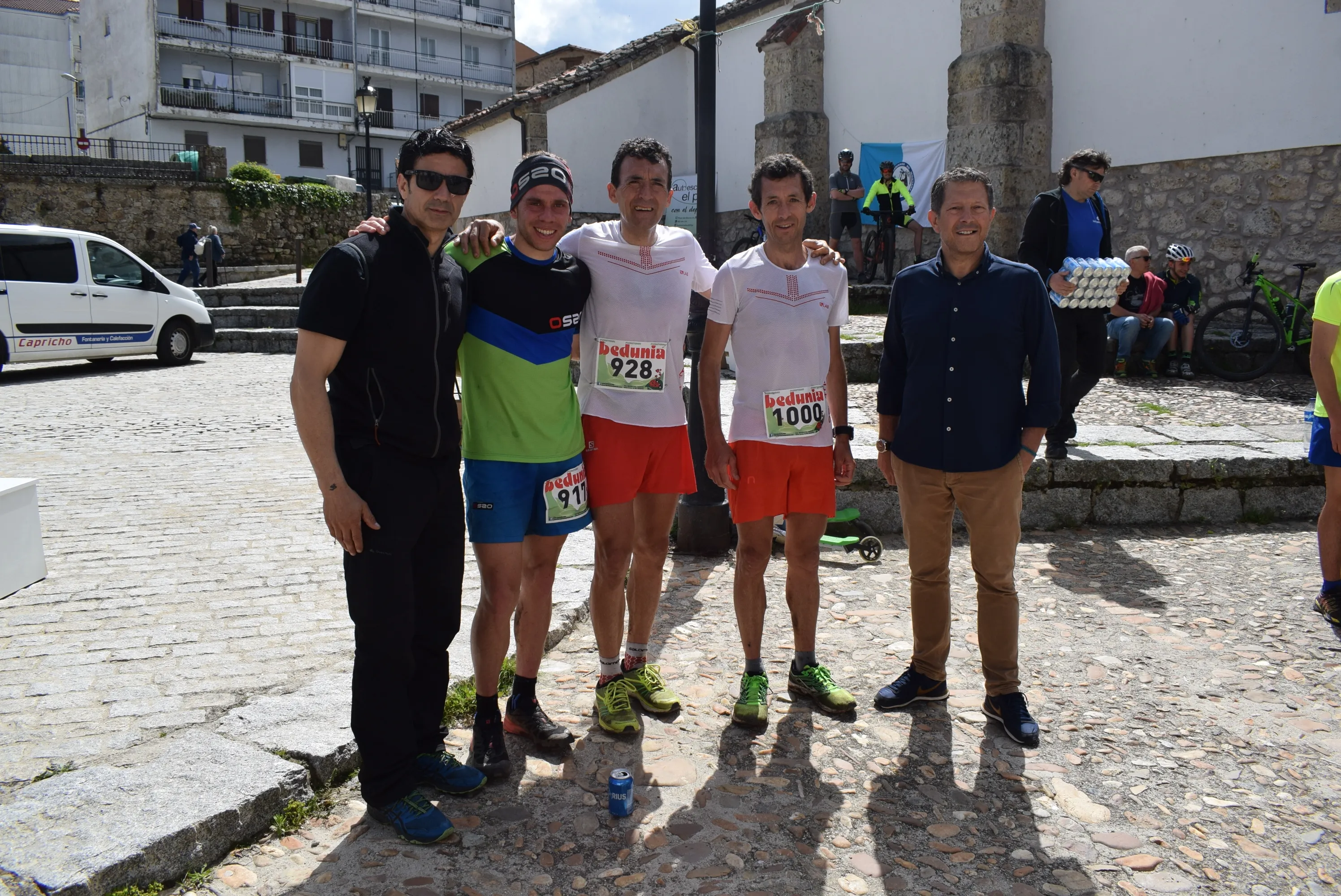 Foto 2 - Casi un centenar de corredores participan en la segunda Carrera de Media Monta&ntilde;a de Candelario  