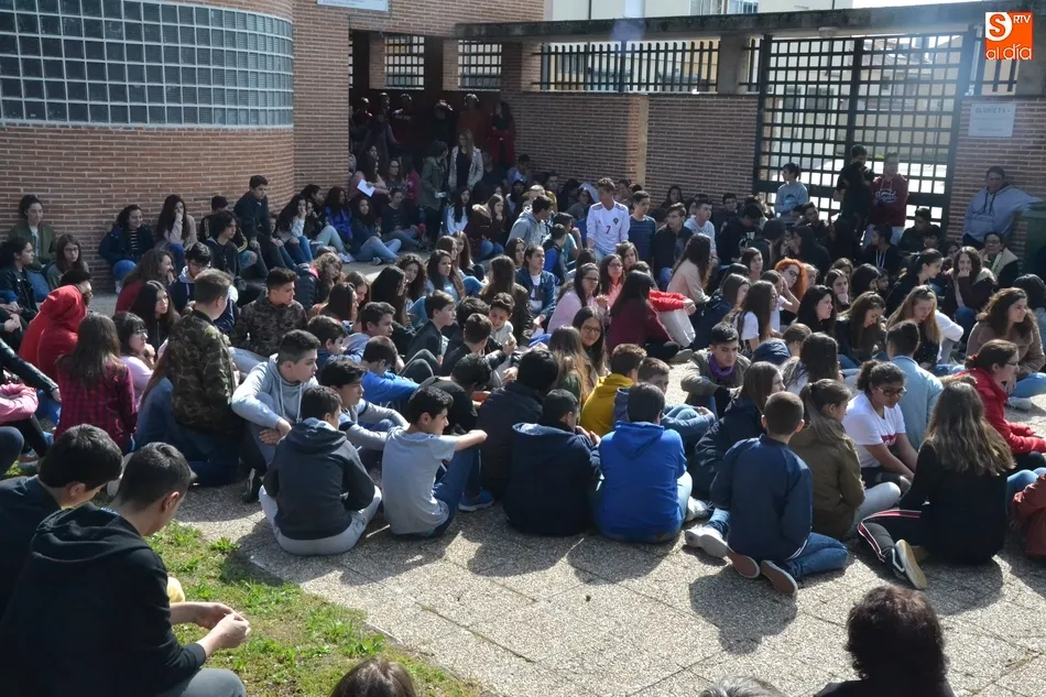 El IES Fray Diego Tadeo guarda un minuto de silencio en repulsa a la sentencia contra La Manada  