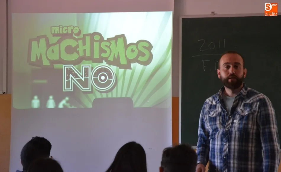 Foto 2 - Entreculturas conciencia a los alumnos del Fray Diego sobre roles de g&eacute;nero y micromachismos  