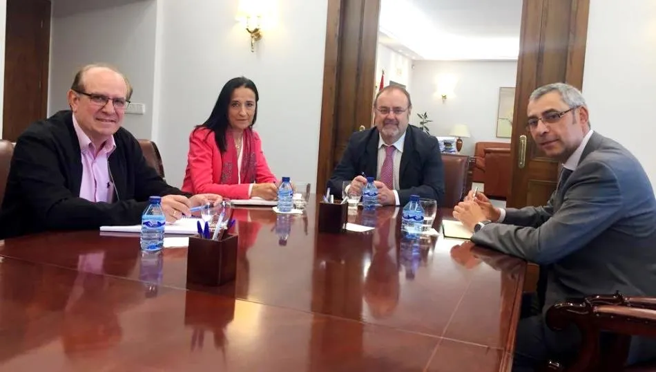 Pilar Gredilla y Nicolás Ávila, presidenta y vicepresidente autonómicos de ANPE, junto con el consejero de Educación, Fernando Rey, y el director general de Recurso Humanos, Jesús Manuel Hurtado