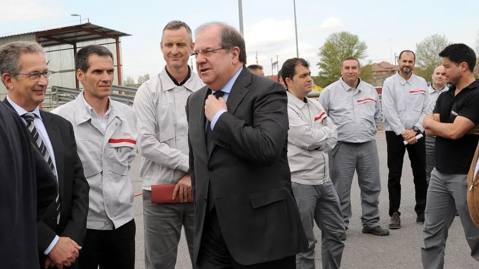 El presidente de la Junta de Castilla y León, Juan Vicente Herrera, ha asistido hoy en Ávila a la presentación del Plan de transformación de la planta de Nissan en esta ciudad