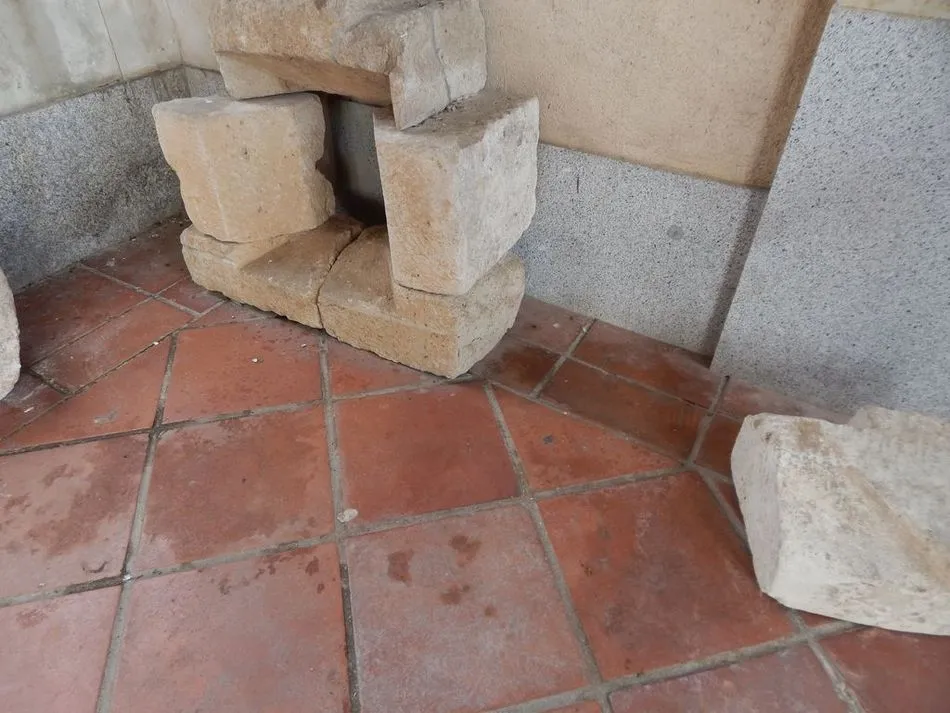 Foto 5 - Se implanta un cartel en ingl&eacute;s en la Cueva de Salamanca con acceso mediante c&oacute;digo QR  