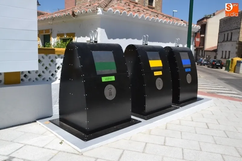 Según el contrato con Urbaser, en el centro histórico debían instalarse contenedores como estos