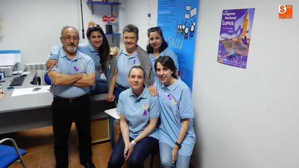 Integrantes de la junta directa de ASALU, en la sede de la asociación, en la calle La Bañeza