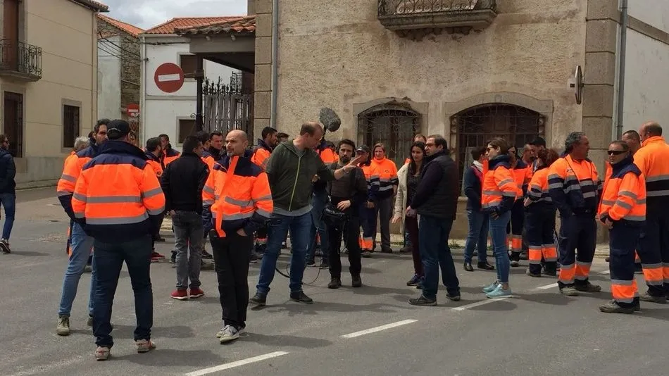Trabajadores de Berkeley se concentran a las puertas del Ayuntamiento de Villavieja de Yeltes