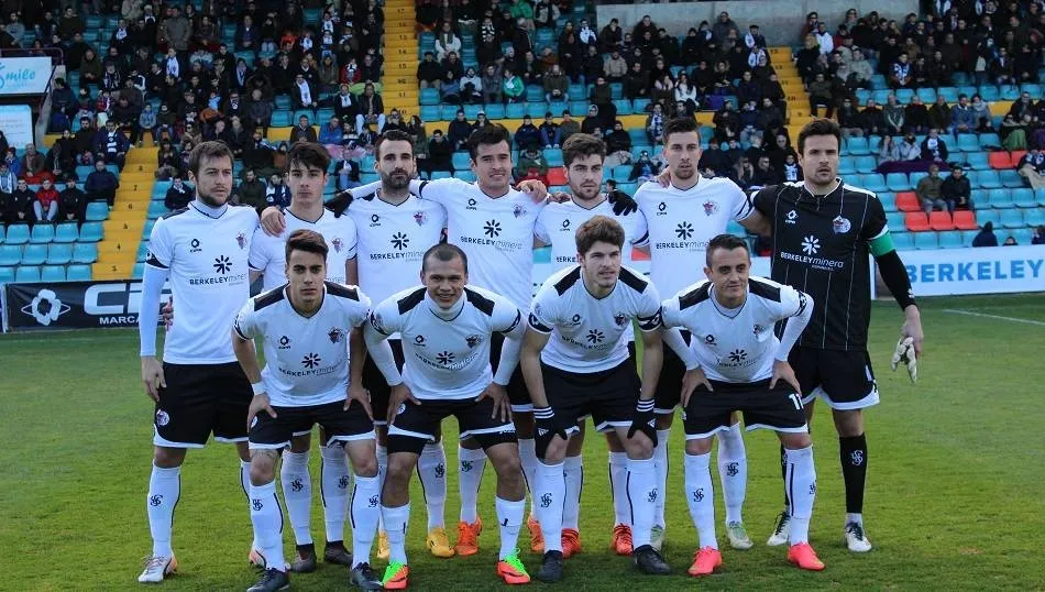 CF Salmantino UDS posando antes del partido contra La Bañeza