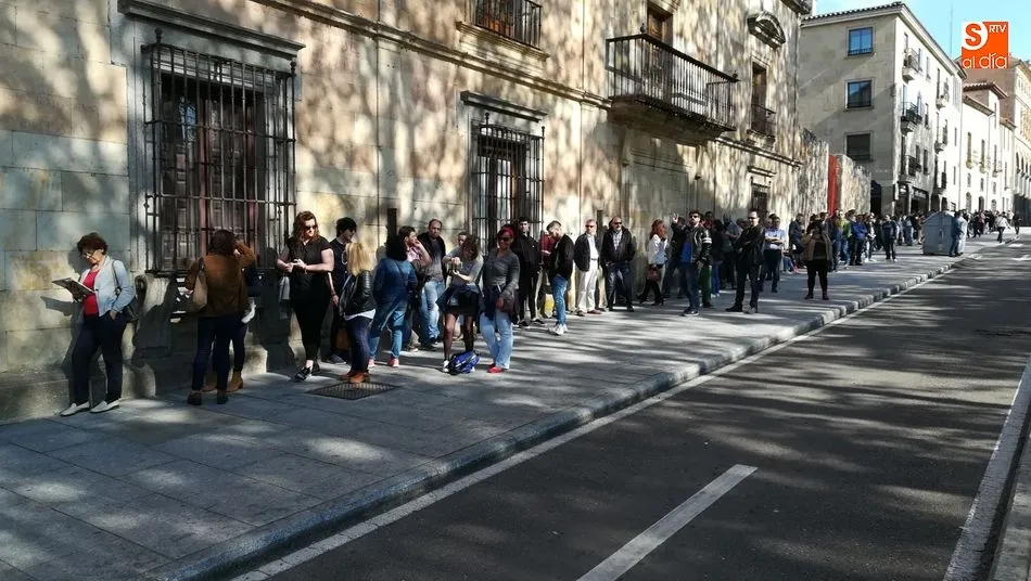 Foto 10 - Respuesta multitudinaria a las pruebas para contratar a 100 figurantes en Salamanca