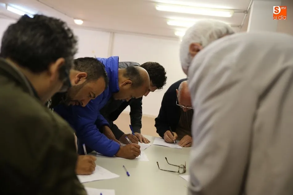 Foto 4 - Respuesta multitudinaria a las pruebas para contratar a 100 figurantes en Salamanca