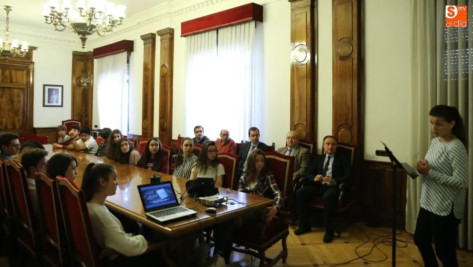 Visita de estudiantes del colegio San Agustín a la Subdelegación del Gobierno