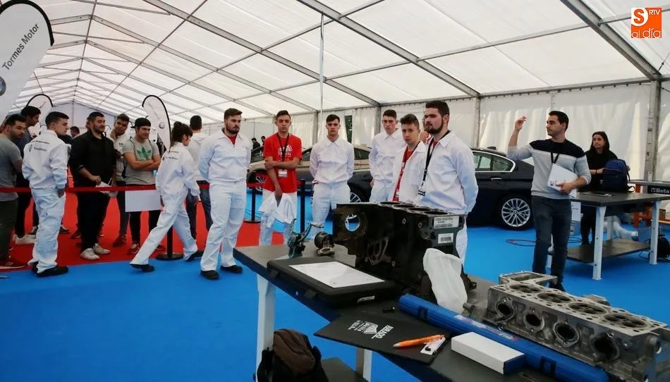 Alumnos de FP del centro Río Tormes que participan en el Campeonato Skills. Foto de Alberto Martín