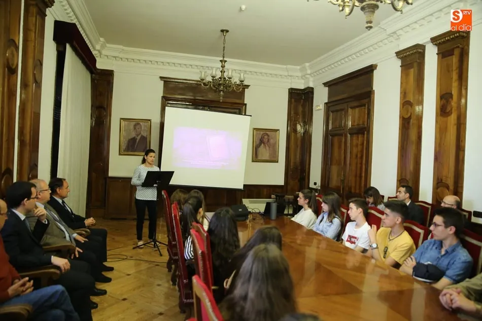 Foto 5 - Escolares salmantinos conocen las instalaciones y tareas de la Subdelegaci&oacute;n del Gobierno