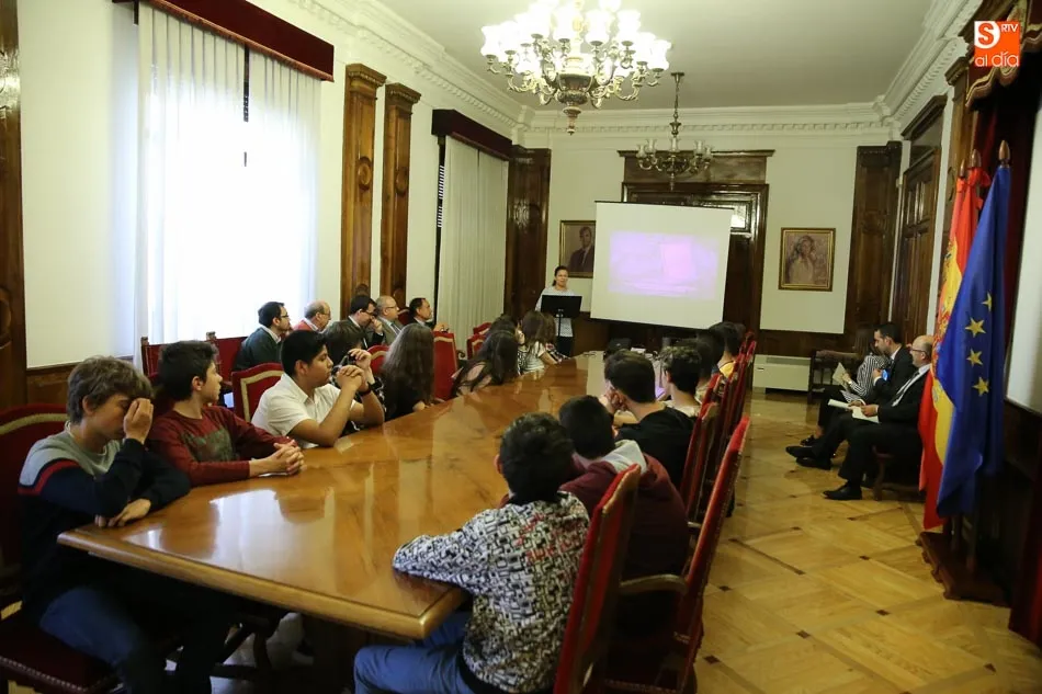 Foto 3 - Escolares salmantinos conocen las instalaciones y tareas de la Subdelegaci&oacute;n del Gobierno