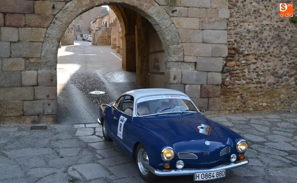 Los vehículos del Spain Classic Rally ponen rumbo a Trujillo  
