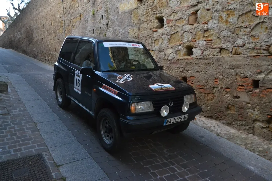 Foto 10 - Los veh&iacute;culos del Spain Classic Rally ponen rumbo a Trujillo  