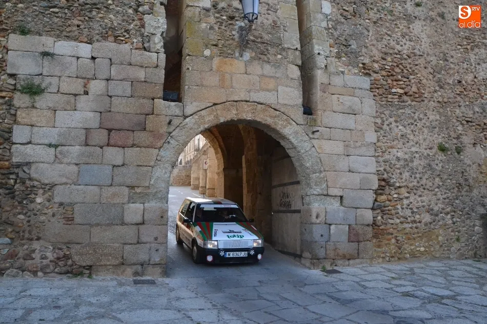 Foto 7 - Los veh&iacute;culos del Spain Classic Rally ponen rumbo a Trujillo  