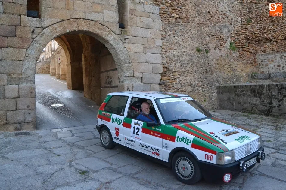 Foto 6 - Los veh&iacute;culos del Spain Classic Rally ponen rumbo a Trujillo  