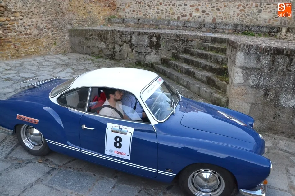 Foto 2 - Los veh&iacute;culos del Spain Classic Rally ponen rumbo a Trujillo  