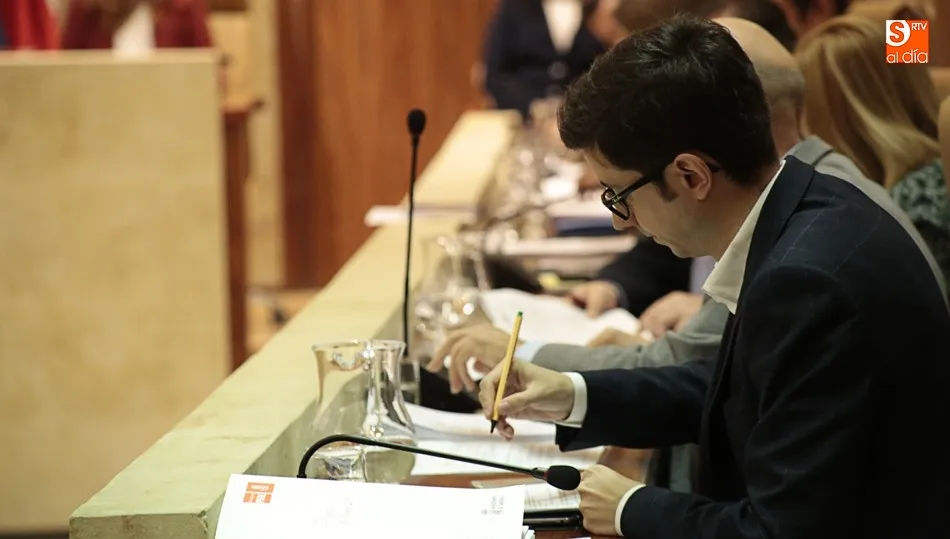 El portavoz socialista, José Luis Mateos, durante el último pleno / ALEX LÓPEZ
