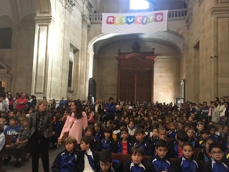 Foto 3 - Los alumnos del colegio Marista se suman a la celebraci&oacute;n mariana