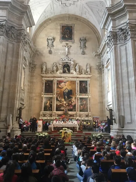 Foto 2 - Los alumnos del colegio Marista se suman a la celebraci&oacute;n mariana