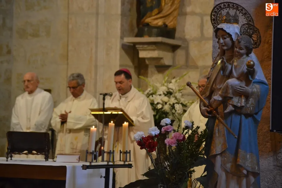 Foto 3 - El Obispo preside el d&iacute;a grande en honor a la Virgen de la Salud de los Enfermos  