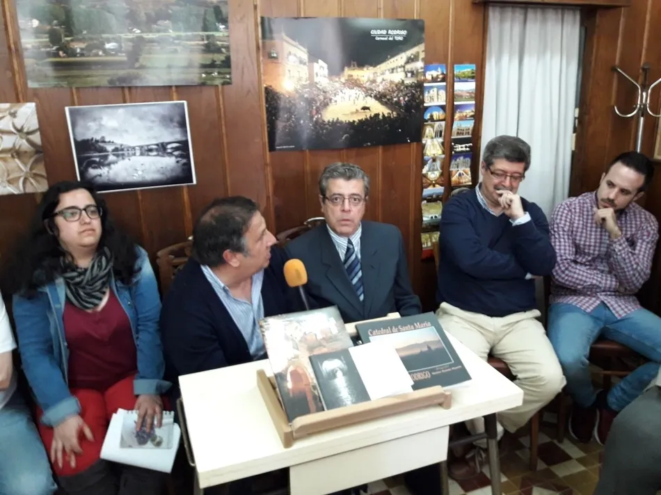Foto 9 - Santos Vicente expone en la galer&iacute;a art&iacute;stica de la R&uacute;a del Sol  