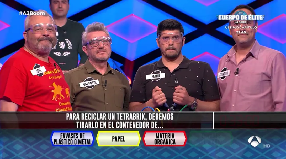 Foto 3 - Jos&eacute; Pinto explica c&oacute;mo luchar contra los incendios y promociona el Acoso y Derribo  