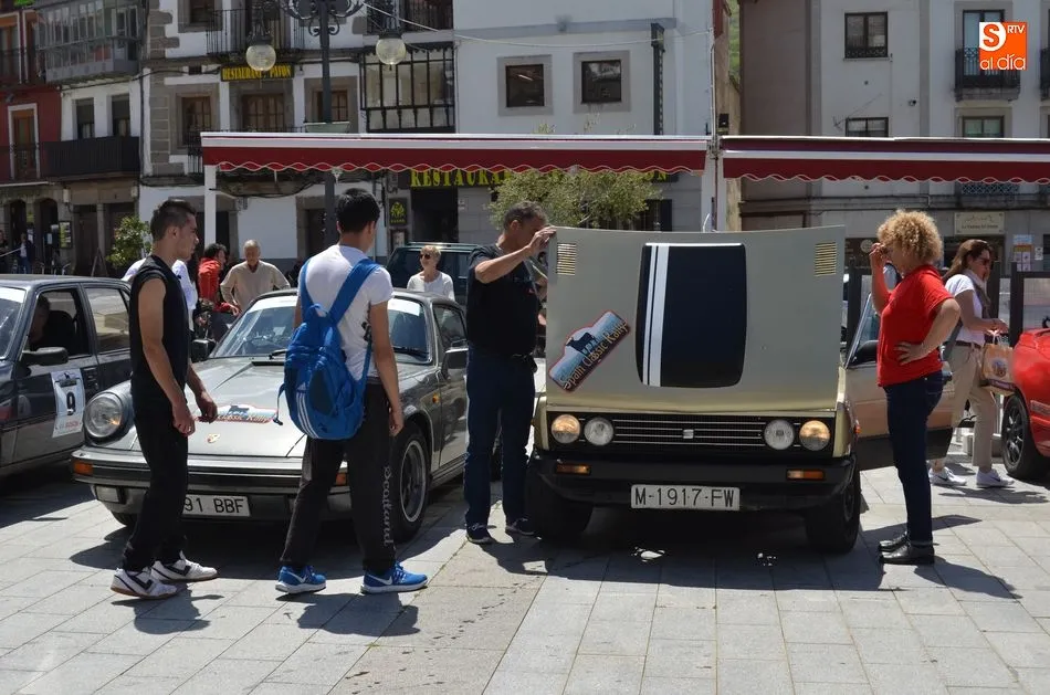 Foto 10 - Unos 25 coches cl&aacute;sicos han parado en B&eacute;jar en el 1&ordm; Spain Classic Rally  