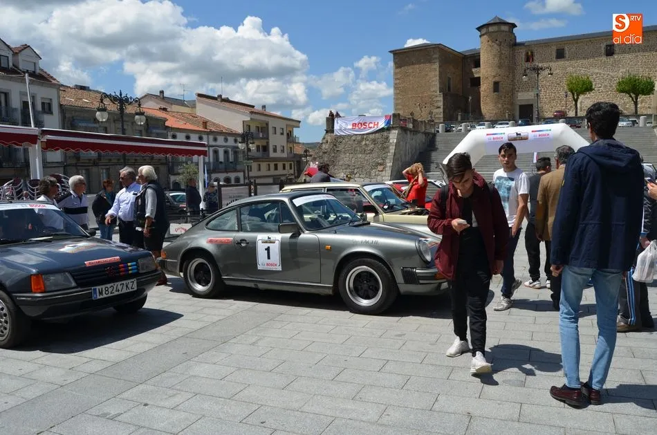 Foto 9 - Unos 25 coches cl&aacute;sicos han parado en B&eacute;jar en el 1&ordm; Spain Classic Rally  
