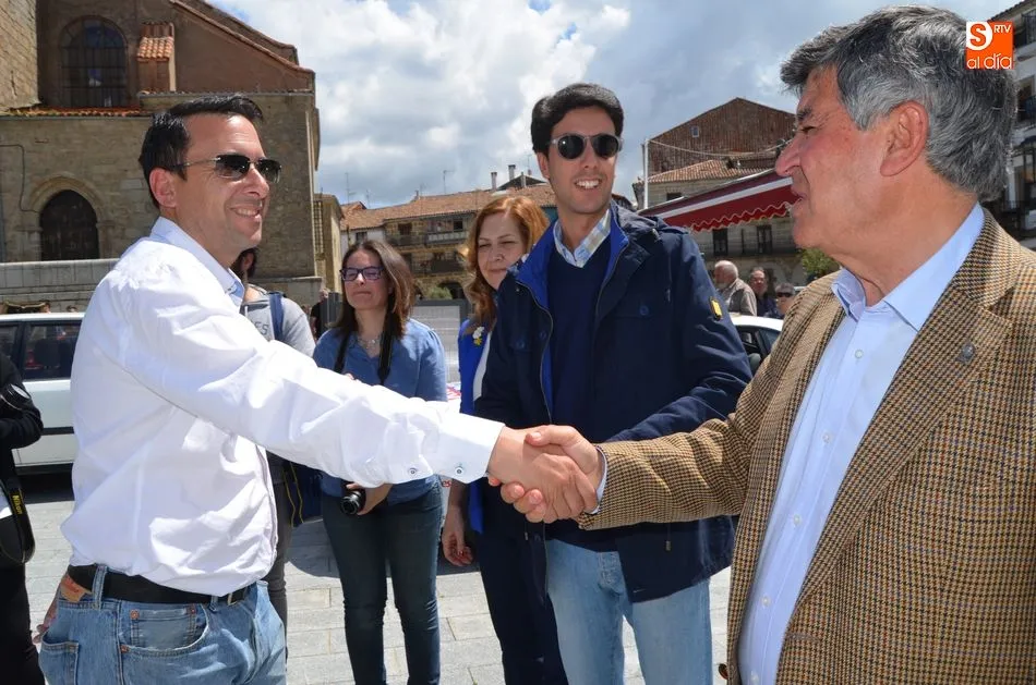 Foto 8 - Unos 25 coches cl&aacute;sicos han parado en B&eacute;jar en el 1&ordm; Spain Classic Rally  