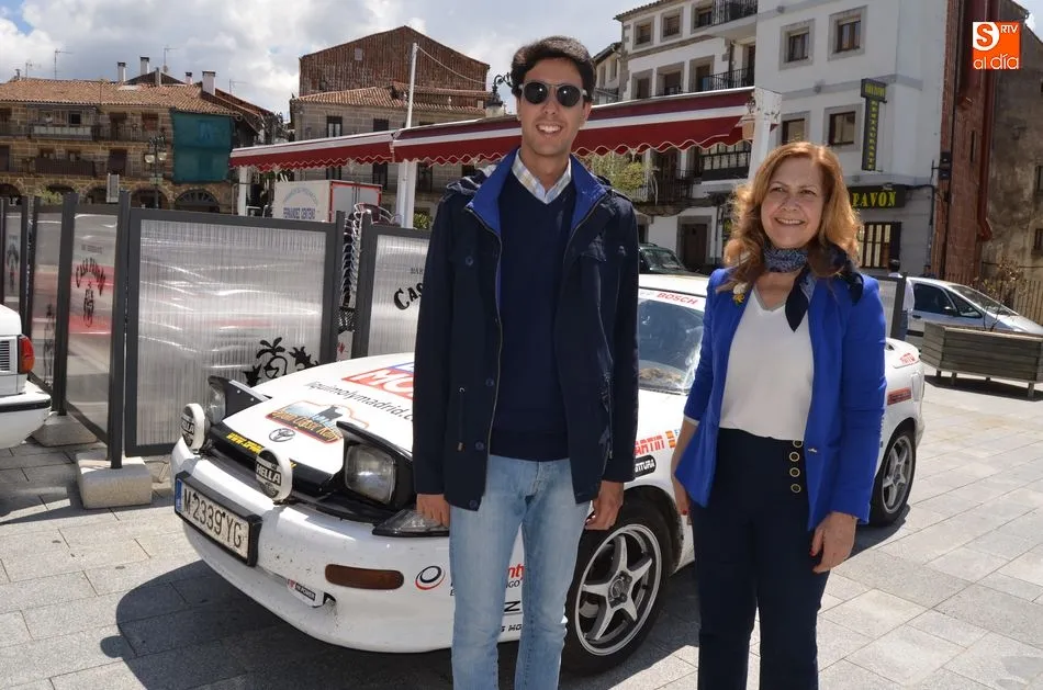 Foto 5 - Unos 25 coches cl&aacute;sicos han parado en B&eacute;jar en el 1&ordm; Spain Classic Rally  