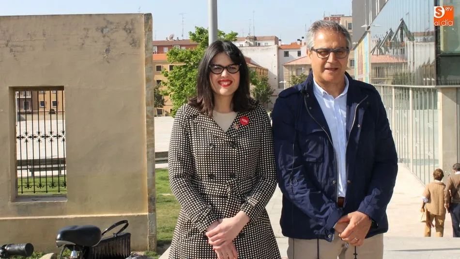 Virginia Carrera y Gabriel Risco, en la calle Víctimas del Terrorismo