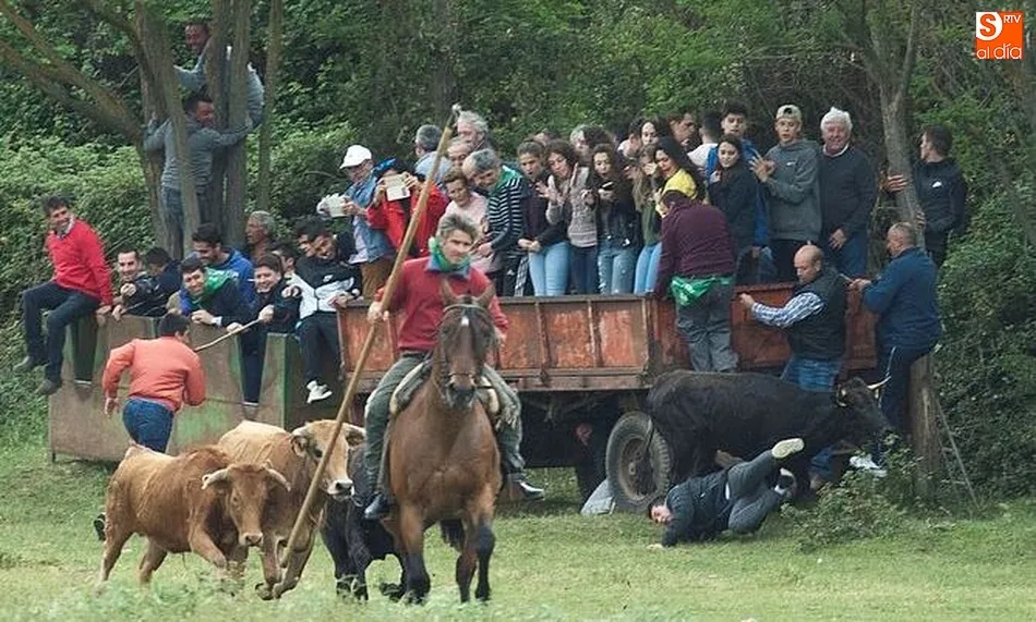 Imagen del encierro a caballo del año pasado | Foto Adrián Martín